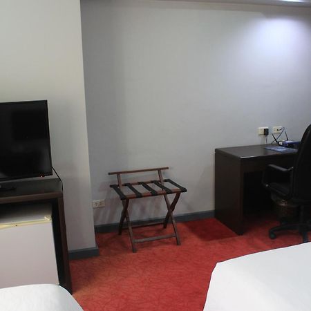 Aim Conference Center Hotel Makati City Ngoại thất bức ảnh